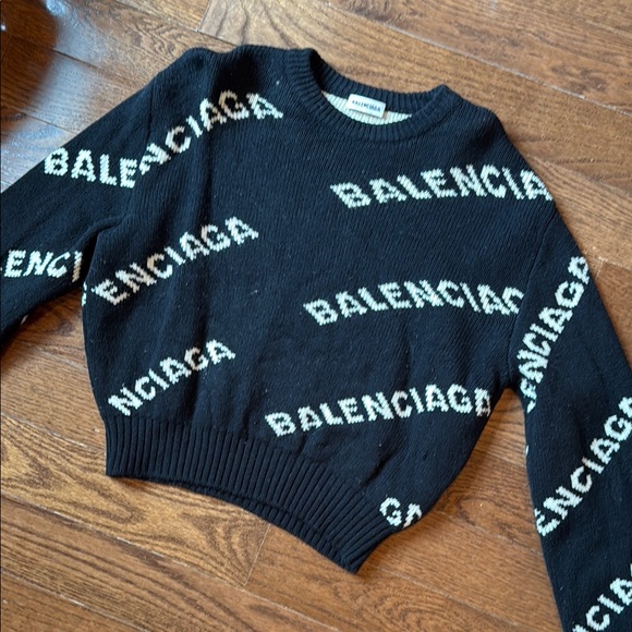 Cropped Balenciaga Black and White Crew Neck Sweater with Logo Design - Picture 2 of 3
